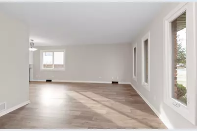 9237 S 77th Avenue, Hickory Hills, IL 60457 - Photo 12