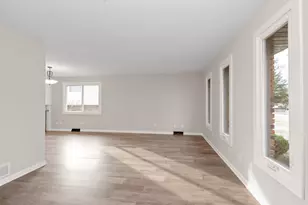 9237 S 77th Ave, Hickory Hills, IL 60457 - Photo 12