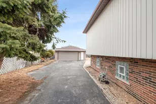 9237 S 77th Ave, Hickory Hills, IL 60457 - Photo 28