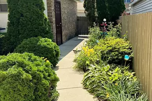 5940 N Bernard St, Chicago, IL 60659 - Photo 26