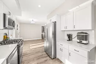 764 Scott Dr, Elgin, IL 60123 - Photo 8