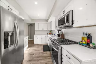 764 Scott Dr, Elgin, IL 60123 - Photo 6