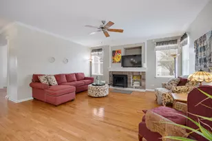 566 Horizon Dr W, Saint Charles, IL 60175 - Photo 8