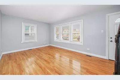 2623 W 96th Place, Evergreen Park, IL 60805 - Photo 2