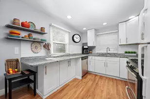 2623 W 96th Pl, Evergreen Park, IL 60805 - Photo 8