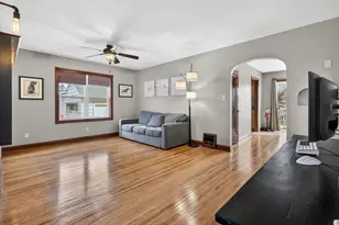 345 W Division St, Coal City, IL 60416 - Photo 8