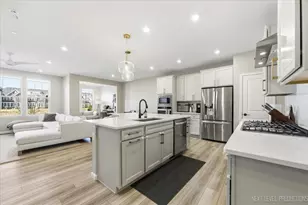 2132 Weatherbee Ln, Naperville, IL 60563 - Photo 2