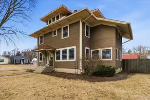 1123 Prairie St, Aurora, IL 60506 - Photo 2