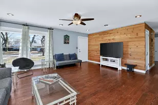 212 Hill Ave, North Aurora, IL 60542 - Photo 4