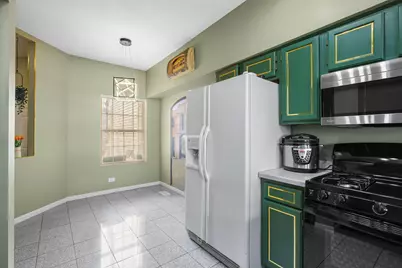 935 Viewpoint Drive, Lake in the Hills, IL 60156 - Photo 8