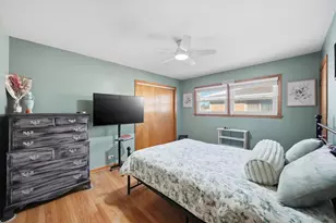 3719 Hawthorne St, Schiller Park, IL 60176 - Photo 8