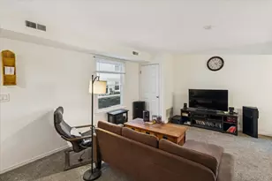 2169 N Dogwood Ln, Palatine, IL 60074 - Photo 4