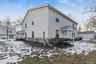 2169 N Dogwood Ln, Palatine, IL 60074 - Photo 2