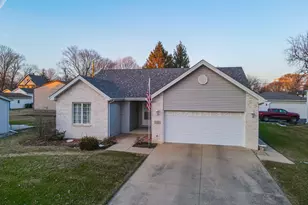 125 W 2nd St, Manteno, IL 60950 - Photo 2