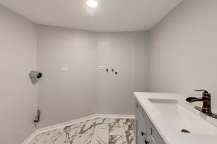 10229 S Calumet Ave, Chicago, IL 60628 - Photo 38