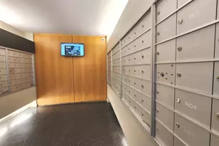 9655 Woods Dr, Skokie, IL 60077 - Photo 6