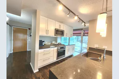 9655 Woods Drive #512, Skokie, IL 60077 - Photo 8