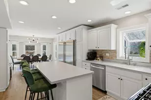 539 Newberry Dr, Elk Grove Village, IL 60007 - Photo 10