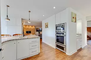 8 Lucas Dr, Palos Hills, IL 60465 - Photo 10