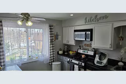 10467 Dearlove Road #6, Glenview, IL 60025 - Photo 14