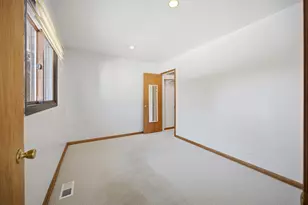 9013 Oriole Ave, Morton Grove, IL 60053 - Photo 18