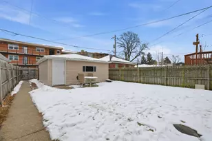 4735 N Kilbourn Ave, Chicago, IL 60630 - Photo 14