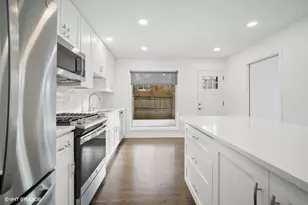 1151 Walden Ln, Deerfield, IL 60015 - Photo 4