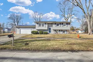 2401 Arden Dr, Champaign, IL 61821 - Photo 2
