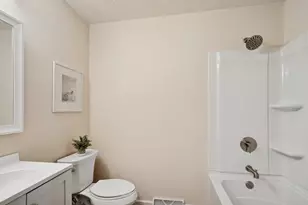 33430 N Hunt Club Rd, Libertyville, IL 60048 - Photo 10