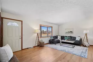 33430 N Hunt Club Rd, Libertyville, IL 60048 - Photo 2