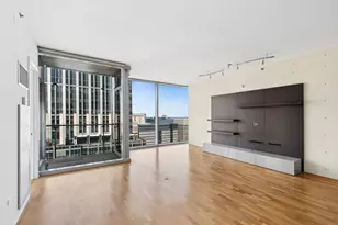 600 N Fairbanks Ct, Chicago, IL 60611 - Photo 2