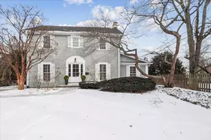 317 Vincent Ct, Lake Bluff, IL 60044 - Photo 2