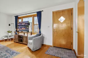 1019 Pershing Ave, Wheaton, IL 60189 - Photo 2