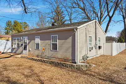 806 Sheridan Avenue, Dixon, IL 61021 - Photo 2