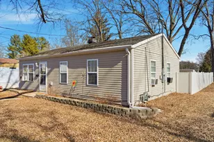 806 Sheridan Ave, Dixon, IL 61021 - Photo 2