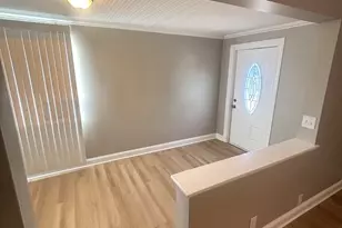 756 Walnut St, Elgin, IL 60123 - Photo 2