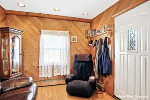 42224 N Lakeview Dr, Antioch, IL 60002 - Photo 2