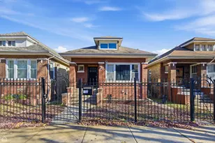 8111 S Manistee Ave, Chicago, IL 60617 - Photo 1