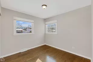 15666 Woodlawn E Ave, South Holland, IL 60473 - Photo 12