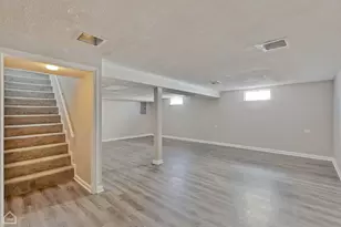 15666 Woodlawn E Ave, South Holland, IL 60473 - Photo 14