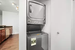 100 E 14th St, Chicago, IL 60605 - Photo 22