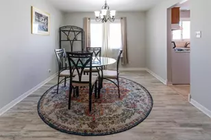 1066 Mohegan Ln, Schaumburg, IL 60193 - Photo 4