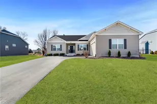 429 E Dekalb Dr, Maple Park, IL 60151 - Photo 2