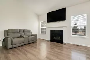 429 E Dekalb Dr, Maple Park, IL 60151 - Photo 6