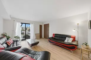 6525 W 64th Pl, Chicago, IL 60638 - Photo 2