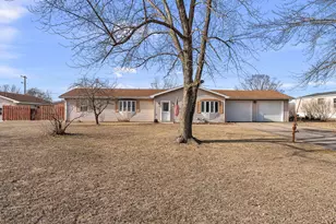 303 Jefferson St, New Boston, IL 61272 - Photo 2