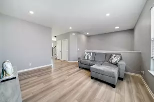 1004 Atterberg Rd, South Elgin, IL 60177 - Photo 4