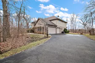 321 Royal Oak Dr, Steger, IL 60475 - Photo 2