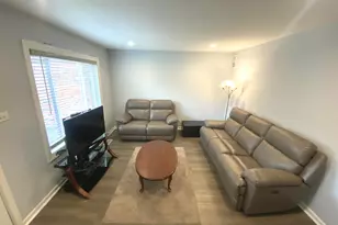 18W268 Standish Ln, Villa Park, IL 60181 - Photo 4