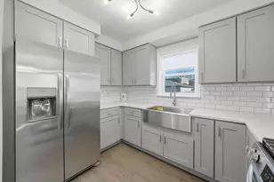 9527 S Woodlawn Ave, Chicago, IL 60628 - Photo 10